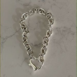 Super Cute Lightweight Bracelet With Heart Clasp